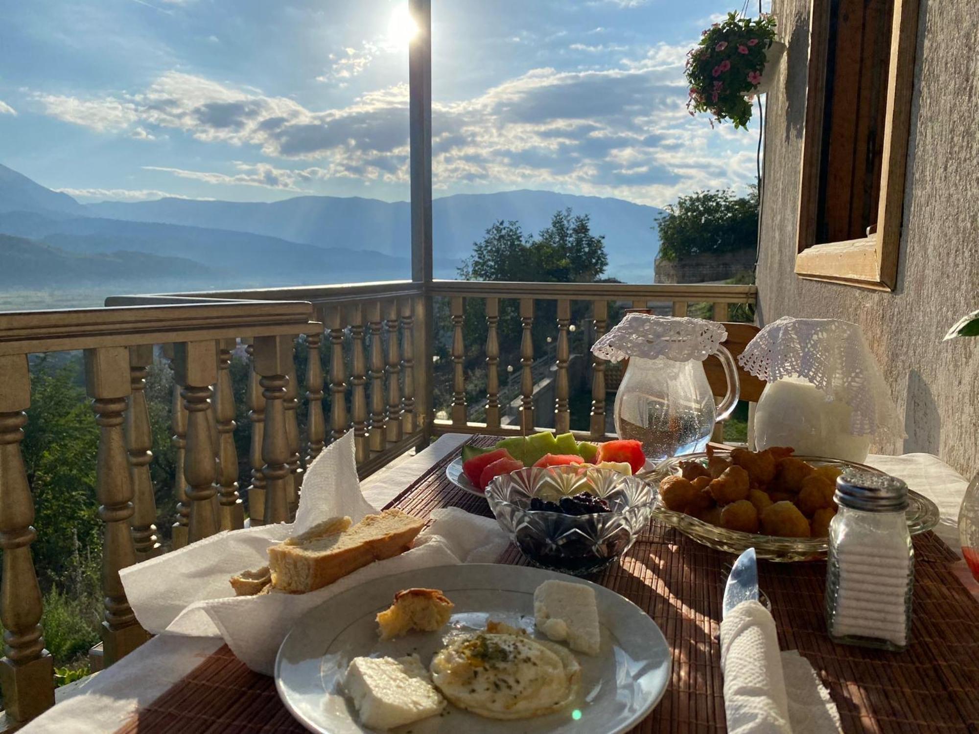 Elsa'S Villa Gjirokaster Bagian luar foto